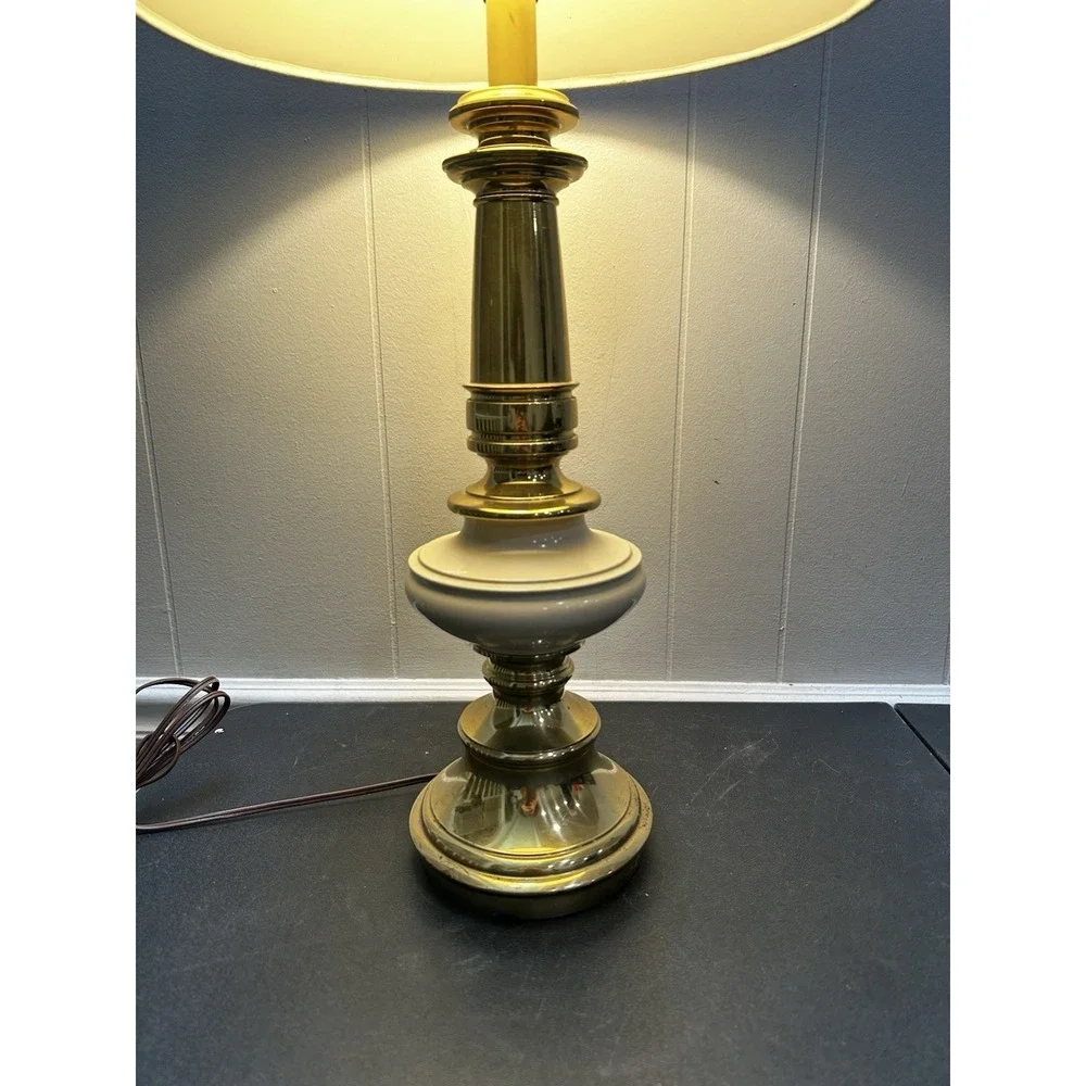 Vintage Brass Table Lamp Cream Enamel Accent Traditional Hollywood Regency‎ 31in